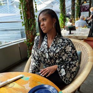 FLORAL PRINT TOP BLACK / SAND